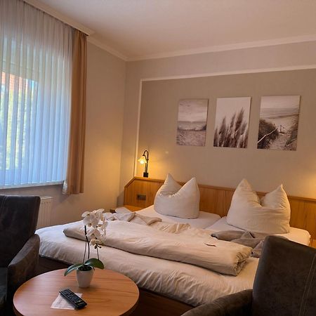 Hotel Peters Neuharlingersiel Esterno foto