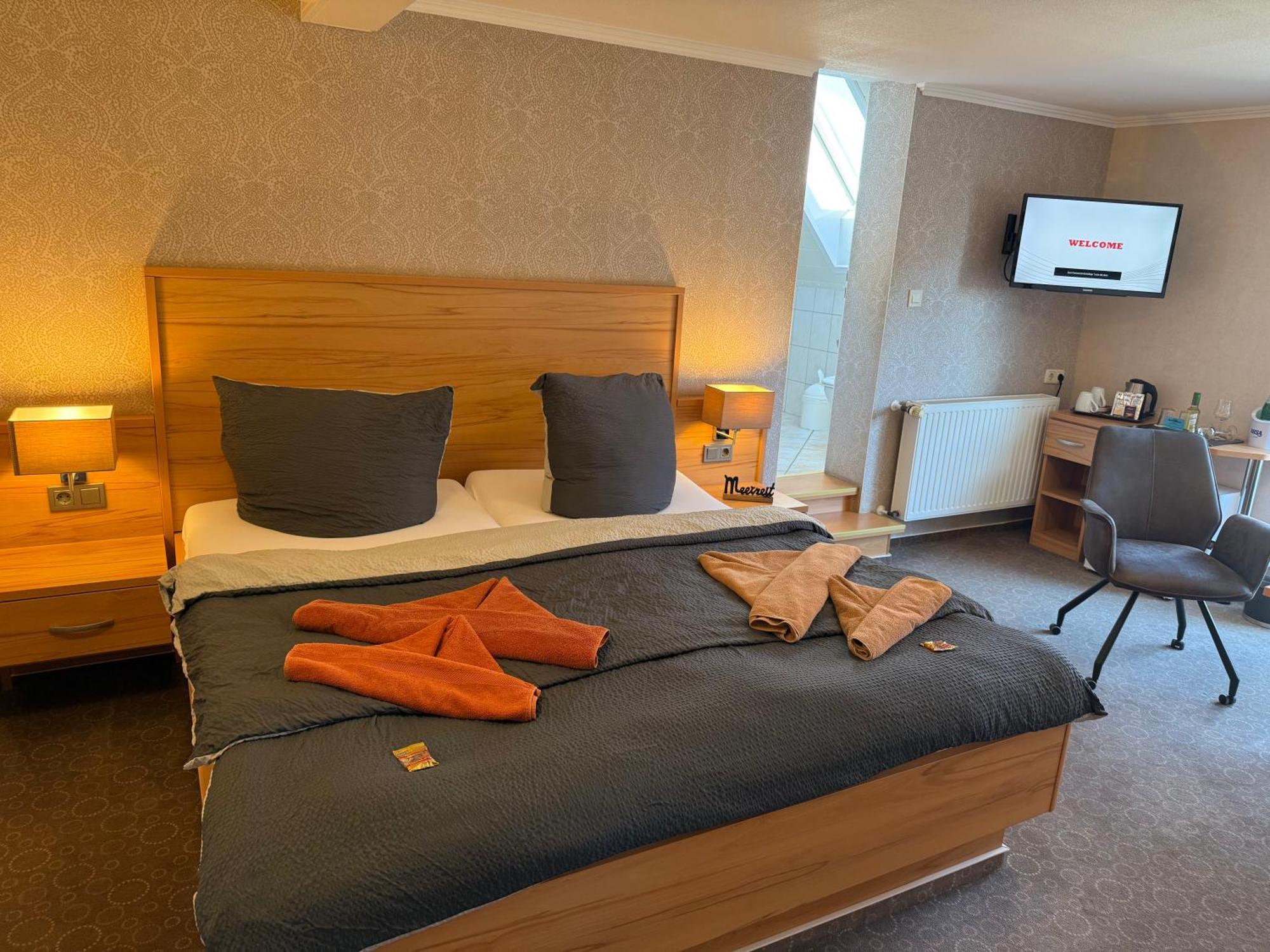 Hotel Peters Neuharlingersiel Esterno foto