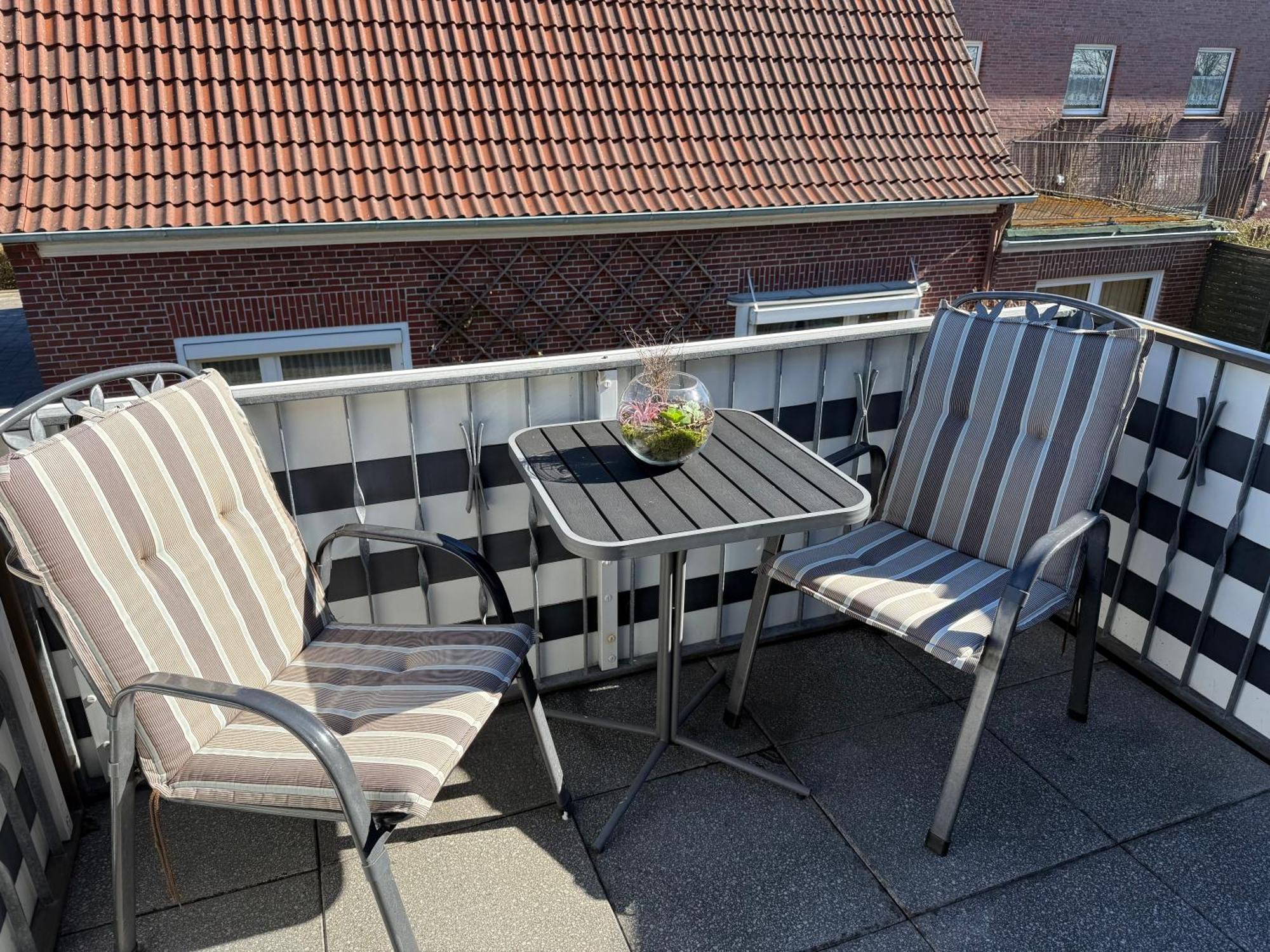Hotel Peters Neuharlingersiel Esterno foto